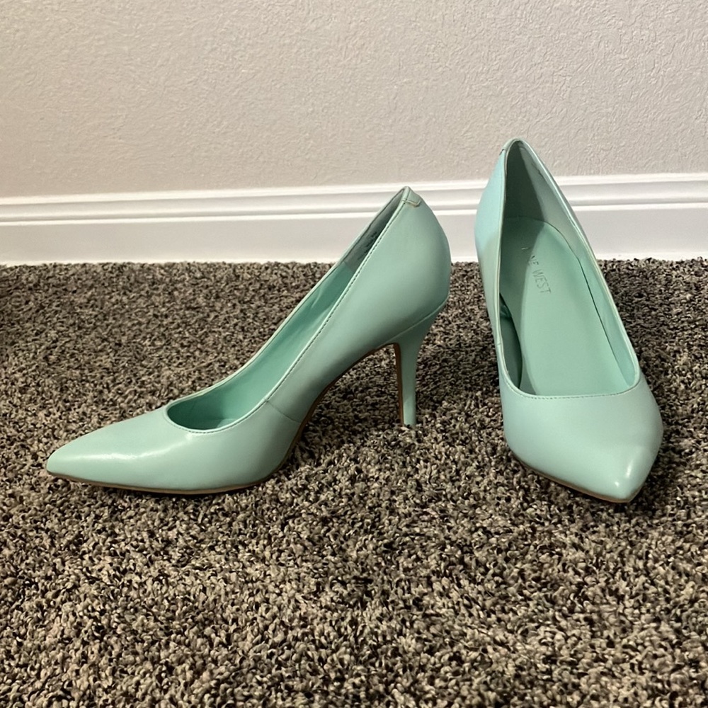 Nine West mint heels